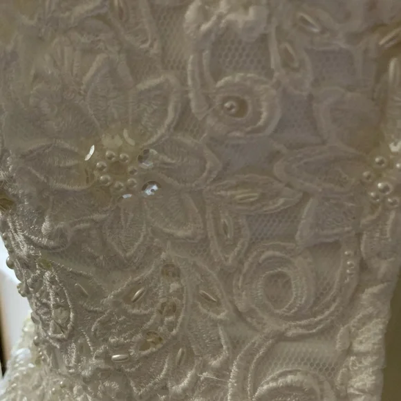 Pre loved 🥰 Morilee Vintage, minimal Raw Silk Wedding Dress. - Picture 4 of 15